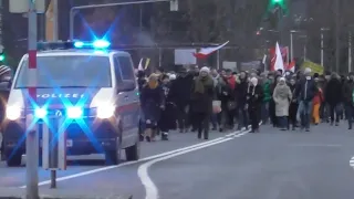 [Corona-Demo] Polizeieinsatz Innsbruck 04.12.2021 - Einsatzfahrten bei Demonstration