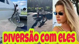 Gusttavo Lima chegando em Guarujá e Gabriel, Samuel brincam com a mamãe Andressa Suita no parque