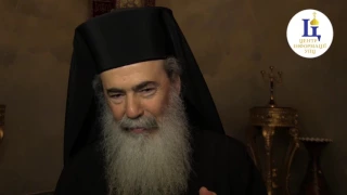 Иерусалимский Патриарх молится за Украину перед уникальной иконой и призывает к миру