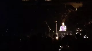 Chris Martin Stopping Everglow to Address a Fan