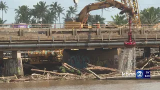 Kauai residents continue flood clean up as more rain moves in