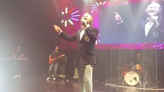Фарух Закиров поёт корейскую песню на корейском языке