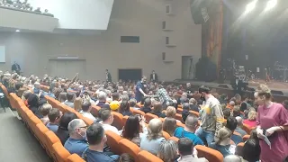 ДДТ 2022. Юрий Шевчук читает стихи перед началом концерта в г.Тула 27.02.2022.
