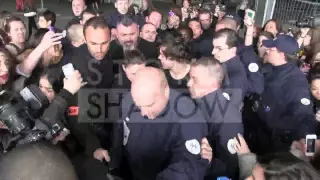 CRAAZZYYY Harry Styles FAN RIOT at Airport in Paris !!!!