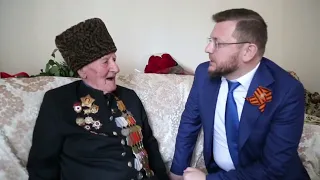 Мэр Махачкалы навестил легендарного ветерана ВОВ Ибрагим-Пашу Султановича Садыкова