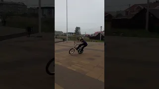 180 backwards halfcab manual 360 on bmx/беквардс каб менуал треха на бмх