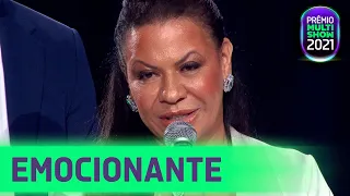 Família de Marília Mendonça recebe o prêmio de melhor cantora das mãos de Ivete, IZA e Luísa Sonza