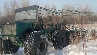 вездеход снегоболотоход Соломономобиль 8х8 едет на холостом газу.