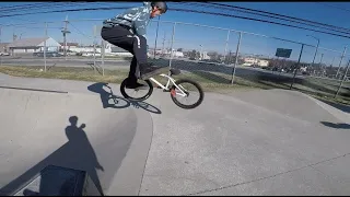 Kid Does a Tailwhip on a Bike