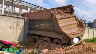 Wow! Bulldozer Komatsu 31PX Pulling Fail Overload Dump Truck Stuck