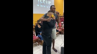 Paulo Sérgio | ELE PEDIU PARA CANTAR DE NOVO - JOVEM INVADE IGREJA (Dessa vez na Brasilandia/SP)