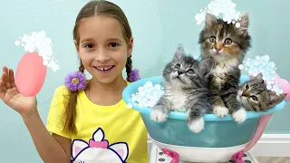 Sofia play with little Kittens