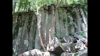 Водопад Неожиданный на 6-ти угольных столбах в Приморье.