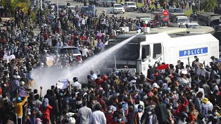 Myanmar: Zehntausende protestieren gegen Militärputsch