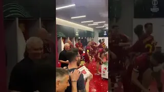 Nicolo Zaniolo celebra triunfo de Roma en calzoncillos blancos.