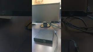 Amikor az ügyfél hozza a monitort a számítógéphez.