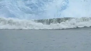 Alaska Glacier calving event, create huge wave like TSUNAMI | glacier national park 2k17 | shockwave