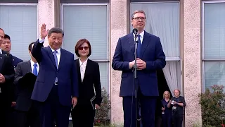 President Xi Jinping waves back to the crowd welcoming him in Belgrade