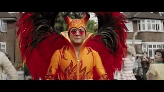 Rocketman (Taron Egerton, mint Elton John) - "The Bitch Is Back" (Extended Scene) (kimarad jelenet)