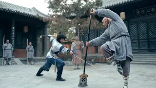 Kung fu boy competes with Shaolin master! He was able to play evenly against him!