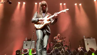 Khruangbin - Hip Hop Medley (2018-11-28 – Chicago, IL)