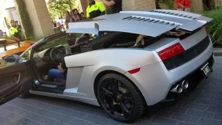 Lamborghini Gallardo Spyder roof lowering and Rev!