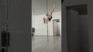 Вис 4 ка на пилоне отрабатываю #полденс #poledance #polesport #poletrick