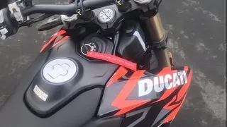 Ducati hypermotard 698 mono revieuw and wheelies