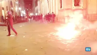 Firenze, scontri in centro: così la polizia carica i manifestanti