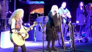 FOR WHAT IT'S WORTH, Here Is STEVIE NICKS Singing Her Heart Out @ Red Rocks