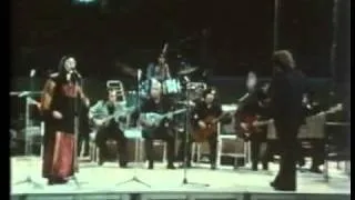 Mikis Theodorakis 1974   Ausschnitte aus dem Konzert im Karaiskakis Stadion Athen 1 3