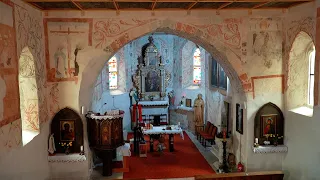 Polichromia i kamienna chrzcielnica, czyli gotycki kościół św. Barbary