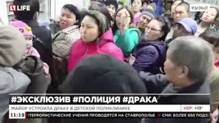 Майор полиции устроила драку в детской поликлинике в Туве