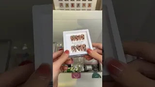 Immersive packaging press on nails