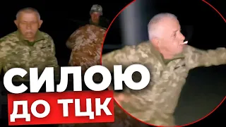 Чи було викрадення? Мережу збурило відео, як працівники ТЦК забрали волонтера на кордоні з Польщею