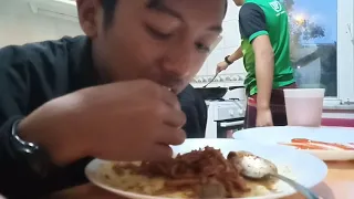 Makan sambal sampai mampu