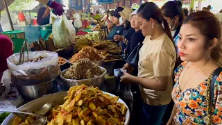 Rainy walking tour Cambodian street food, Delicious Roasted fish, Snail, Chicken, Fruit & More