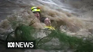 Teen rescued from Rockhampton floodwaters (2013) | ABC News