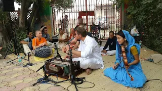 Kartik parikrama with Indradyumna Swami, Vrinda kunda