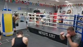 Групповая тренировка по боксу.