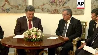 Poroshenko meets counterpart as he begins his first foreign trip