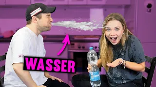 Julia wird ANGESPUCKT bei FLACHWITZCHALLENGE... (Rezo auch)