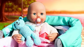 ¡Paseamos con la muñeca bebé Anabelle 🍼 en el carrito para bebés! Vídeos de juguetes Baby Born.