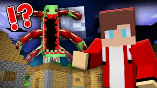 Scary GIANT MIKEY vs JJ and Mikey 100 DAYS Survive Security Village in Minecraft Challenge Maizen