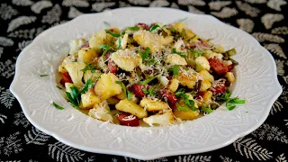 Homemade Potato Gnocchi Recipe. So easy to make and oh so delicious! / Home Cafe Blog