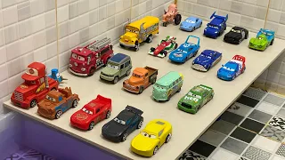 Looking for Disney Pixar Cars On the Rocky Road : Lightning Mcqueen, Cruz Ramirez, Smokys