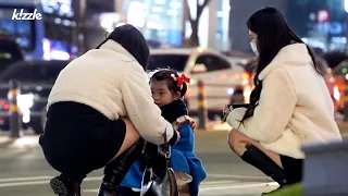 the reaction of citizens to seeing a child without a padded jacket in winter