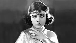 How Pola Negri Lost Her Mind at a Rudolph Valentino’s Funeral?