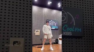 Minhyuk dancing Boom