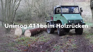 Unimog 411 beim Holzrücken